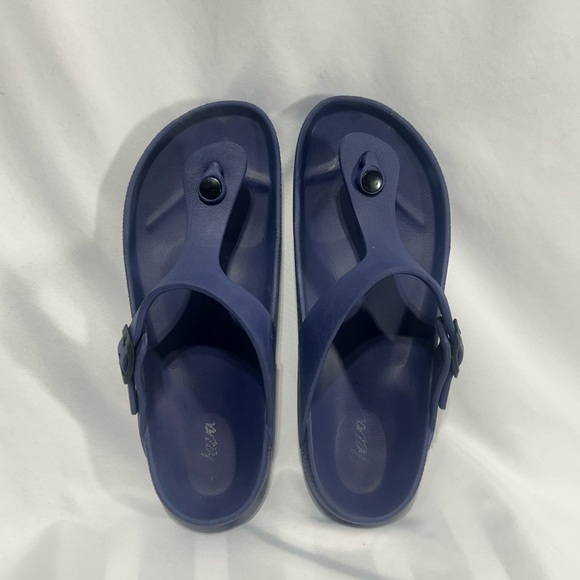 Navy woman’s EVA adjustable sandals. - Picture 1 of 10